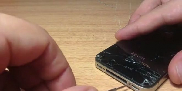 Как заменить аккумулятор в iPhone 4s